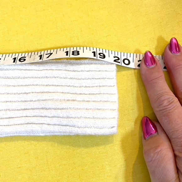 Awesome White Gap XS Long sleeve turtle neck sweater - Picture 7 of 9